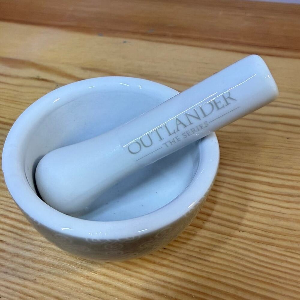 Outlander The Series Mini Mortar & Pestle Set Ceramic Collectible Gift Boxed - Picture 4 of 9